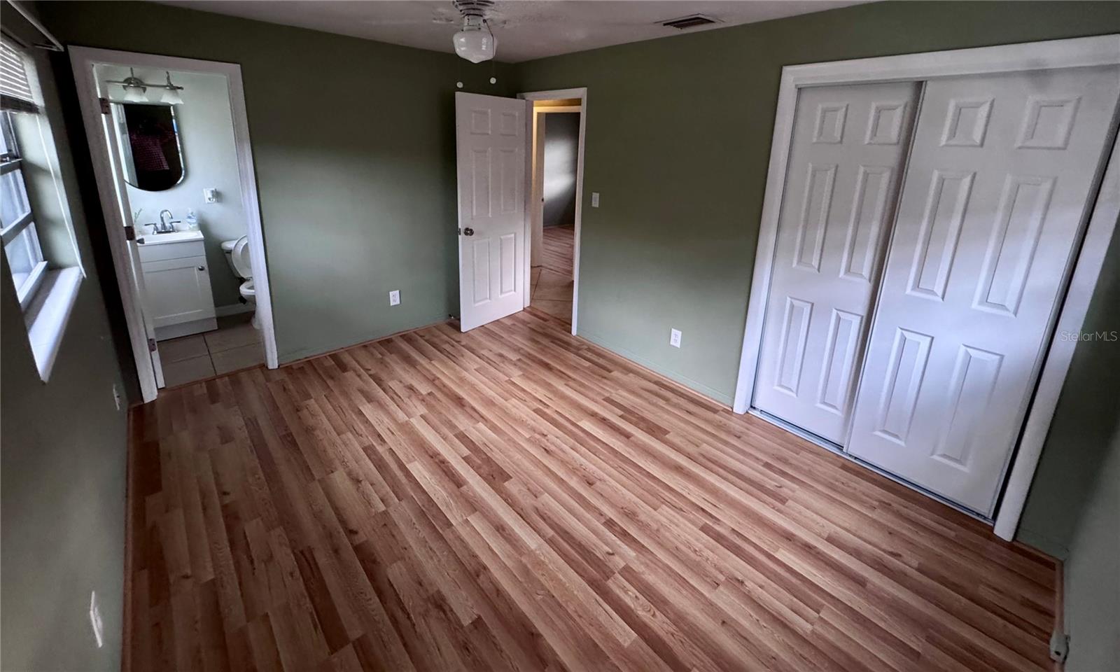 Image 9 of 18 For 31 Edgemon Avenue