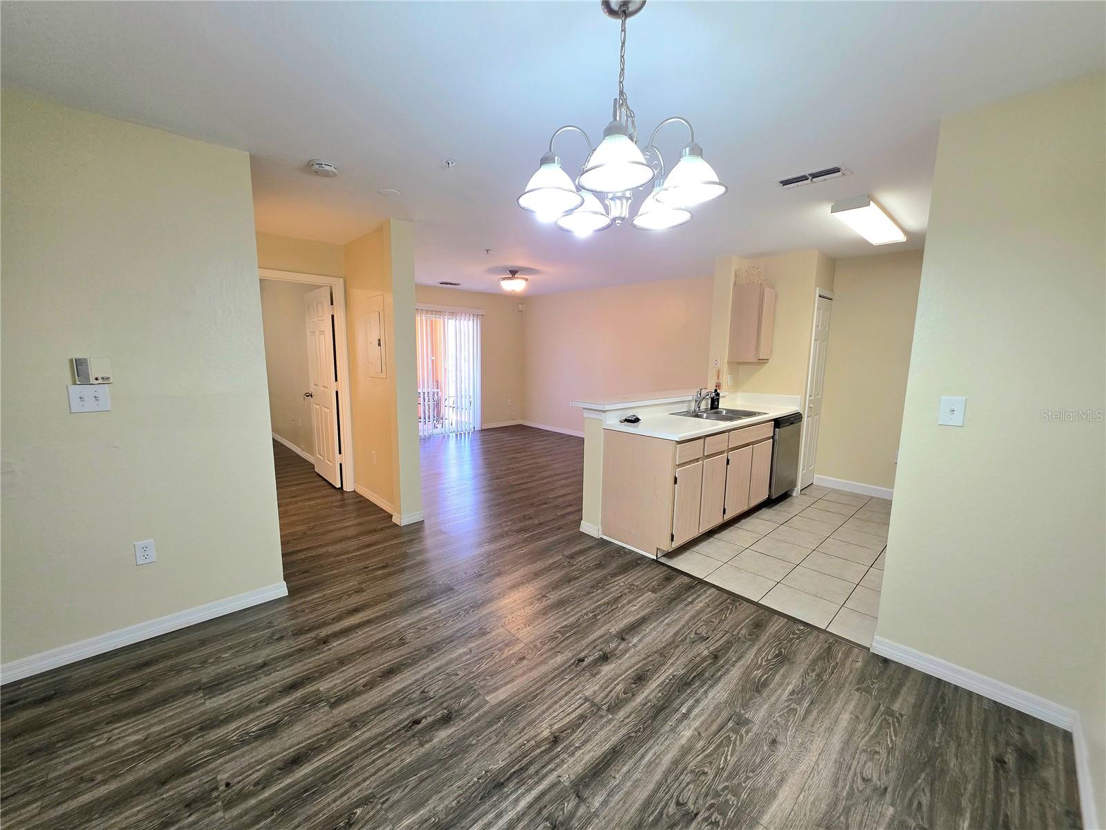 Image 11 of 54 For 5451 Vineland Road 111