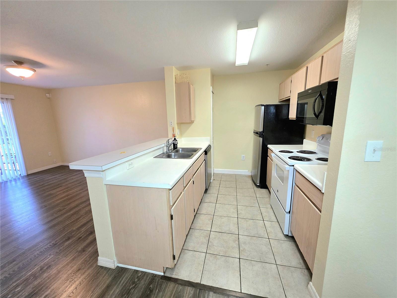 Image 13 of 54 For 5451 Vineland Road 111