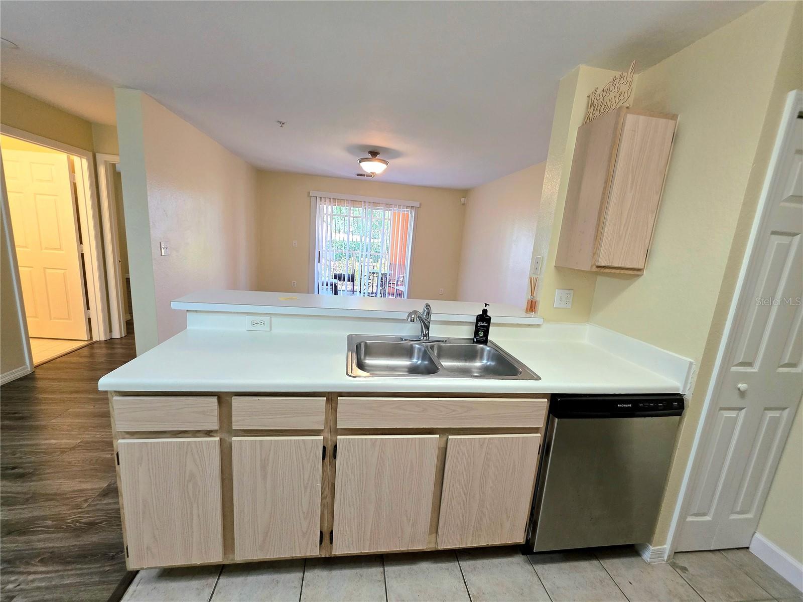 Image 15 of 54 For 5451 Vineland Road 111