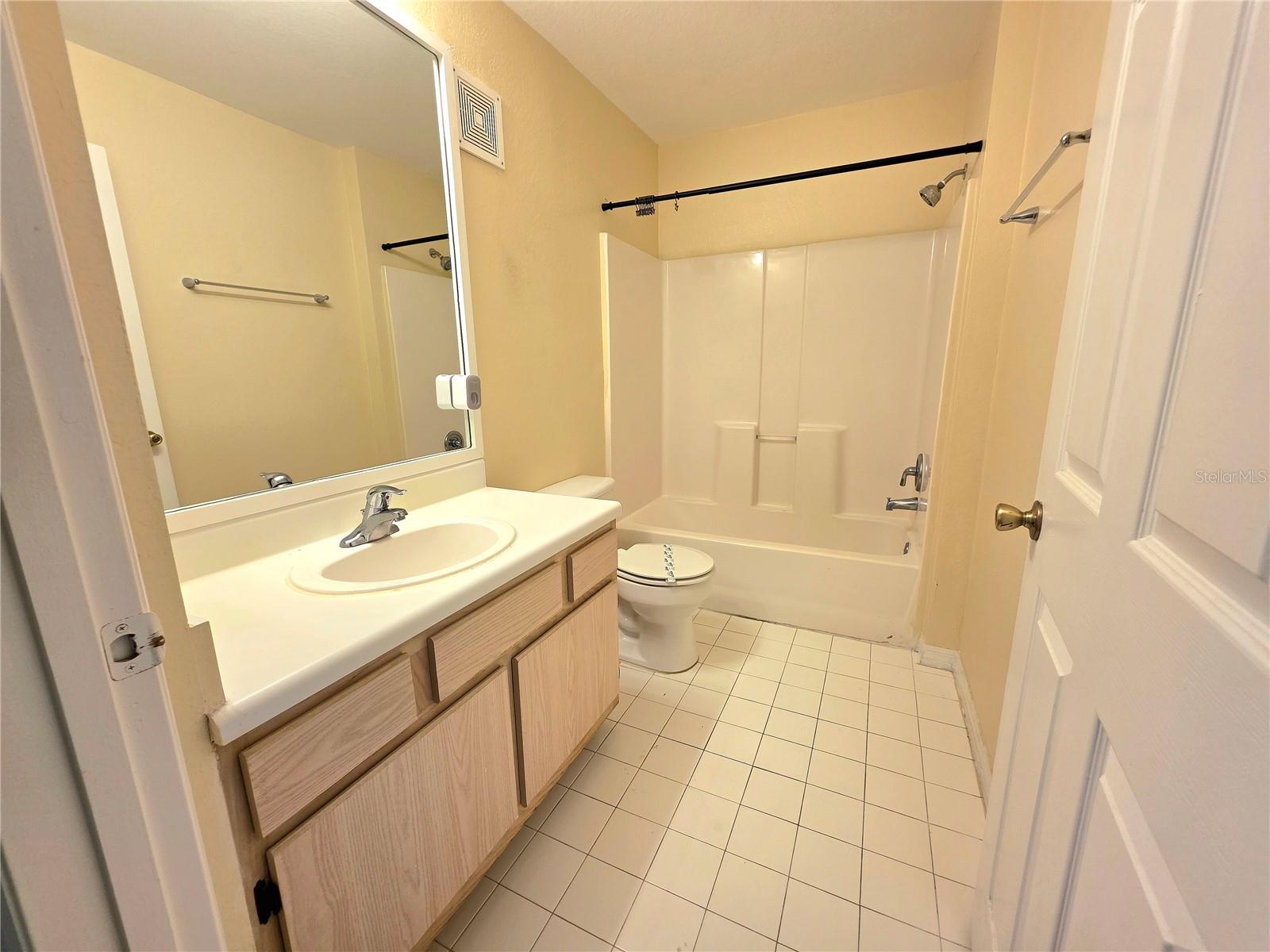 Image 19 of 54 For 5451 Vineland Road 111