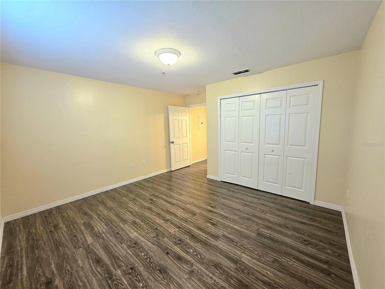 Image 22 of 54 For 5451 Vineland Road 111