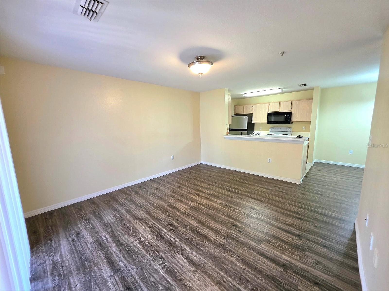 Image 23 of 54 For 5451 Vineland Road 111