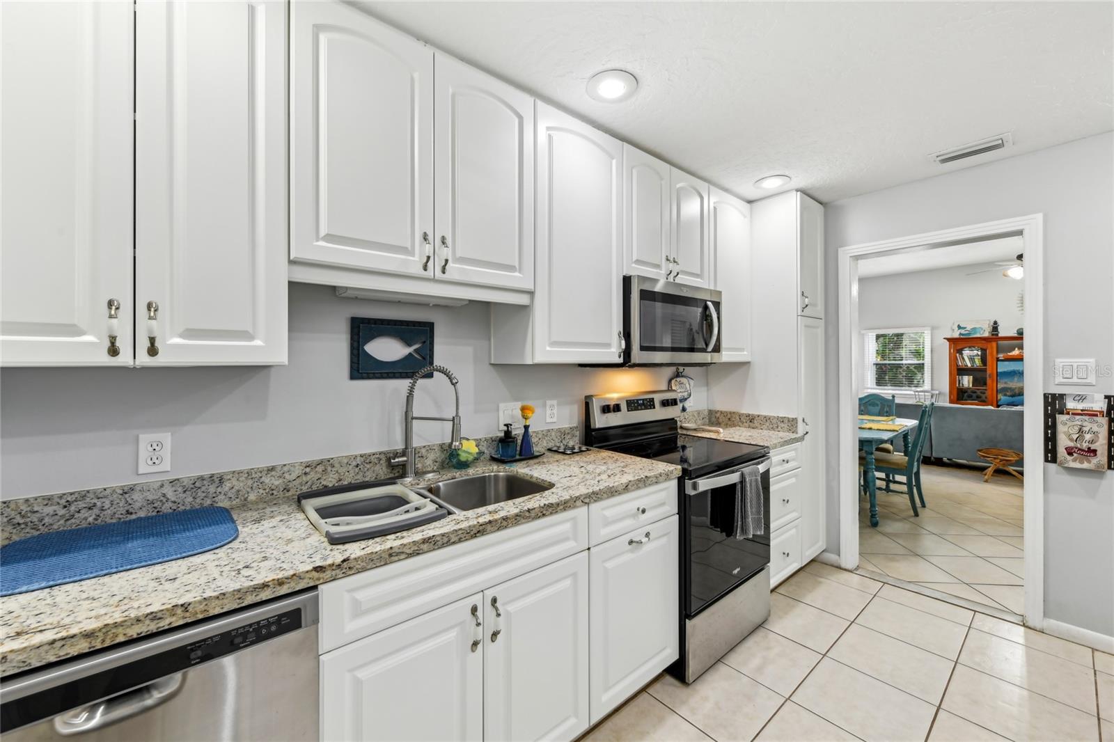Image 11 of 29 For 110 Peekskill Place
