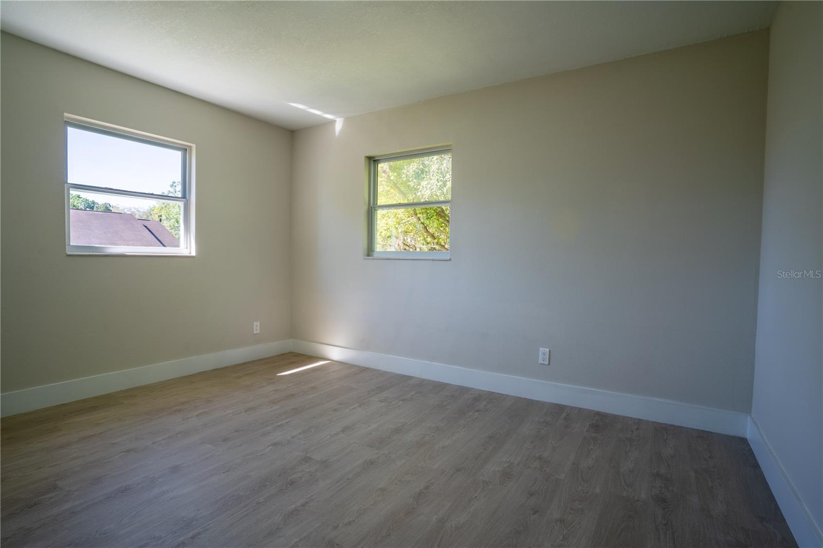 Image 13 of 16 For 453 Jessup Avenue