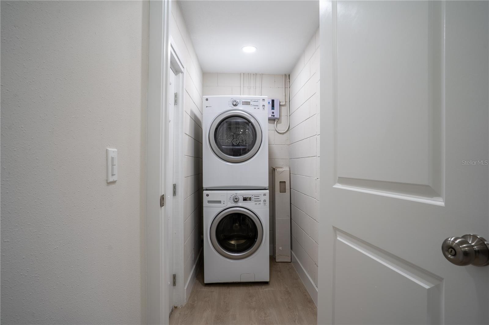 Image 16 of 16 For 453 Jessup Avenue