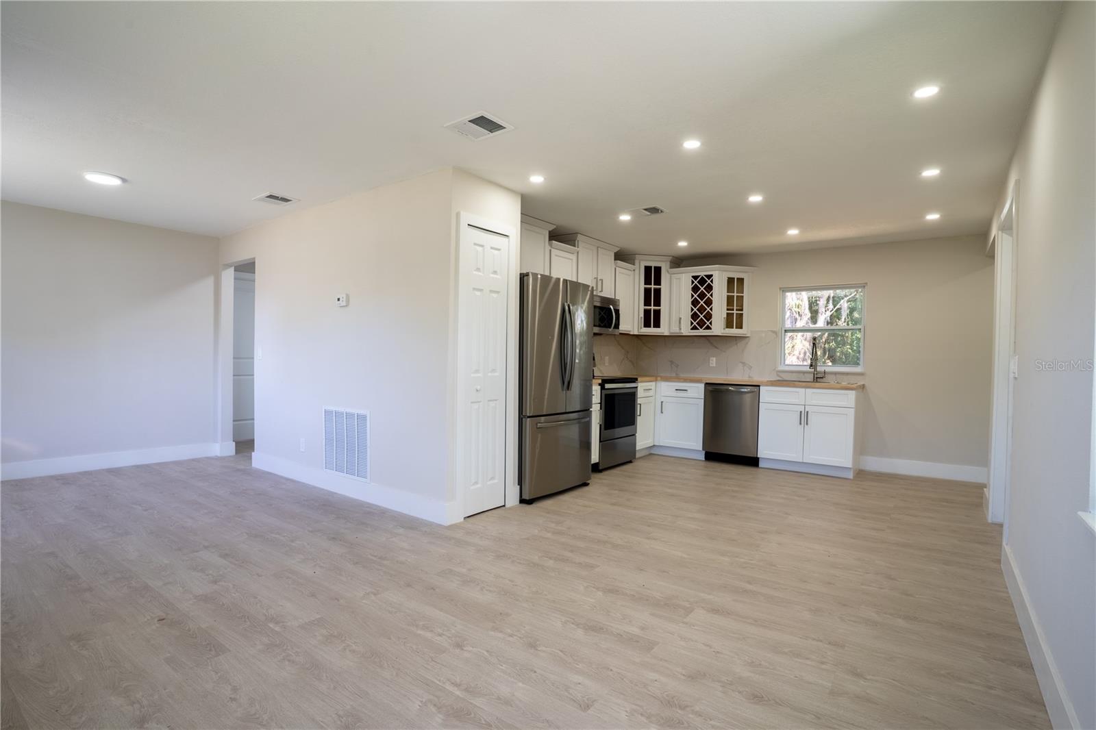 Image 5 of 16 For 453 Jessup Avenue