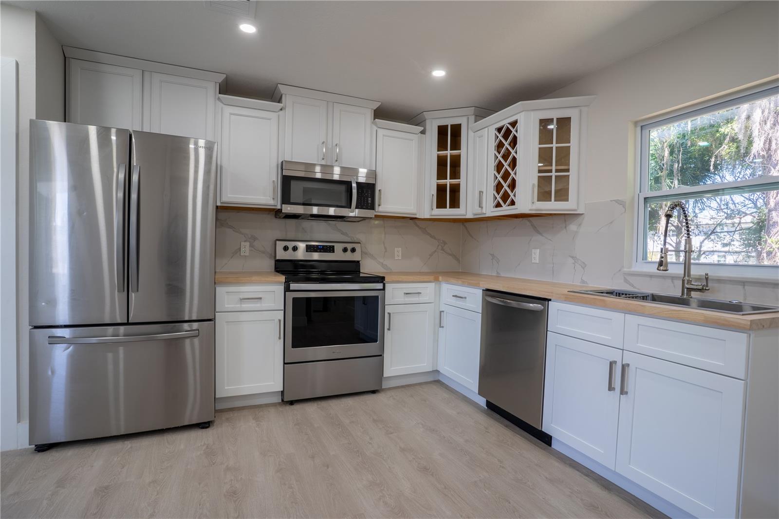 Image 6 of 16 For 453 Jessup Avenue