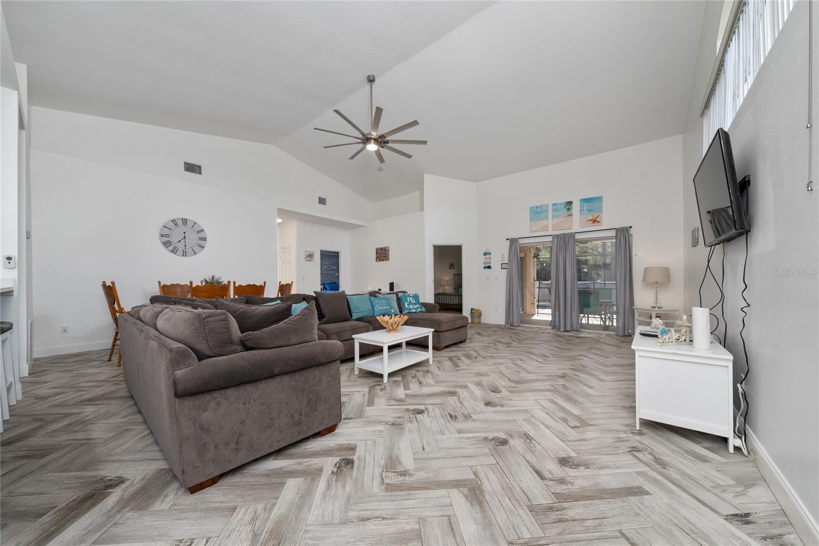 Image 4 of 28 For 2902 Paddington Way