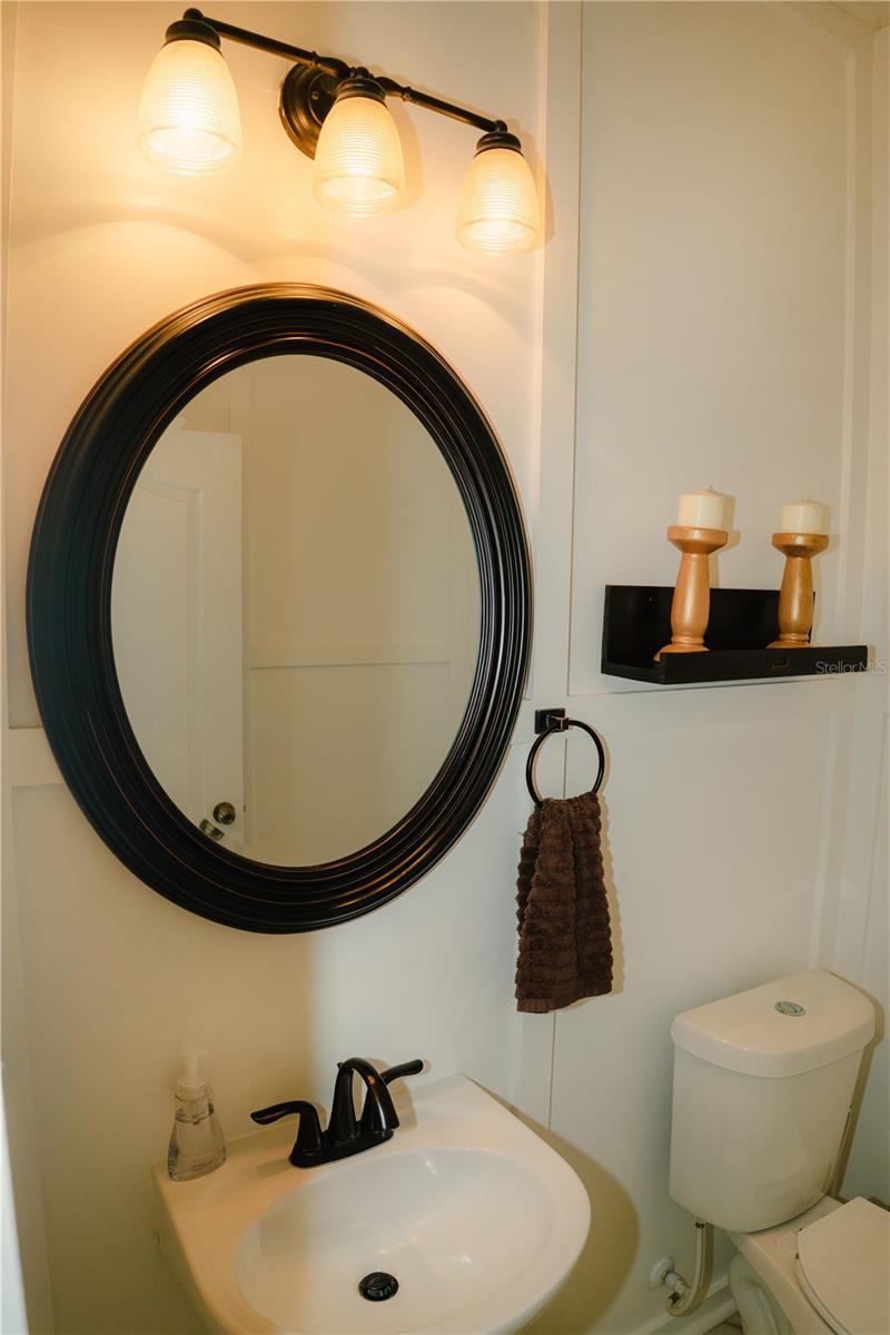 Listing photo id 10 for 12236 Fairlawn Drive