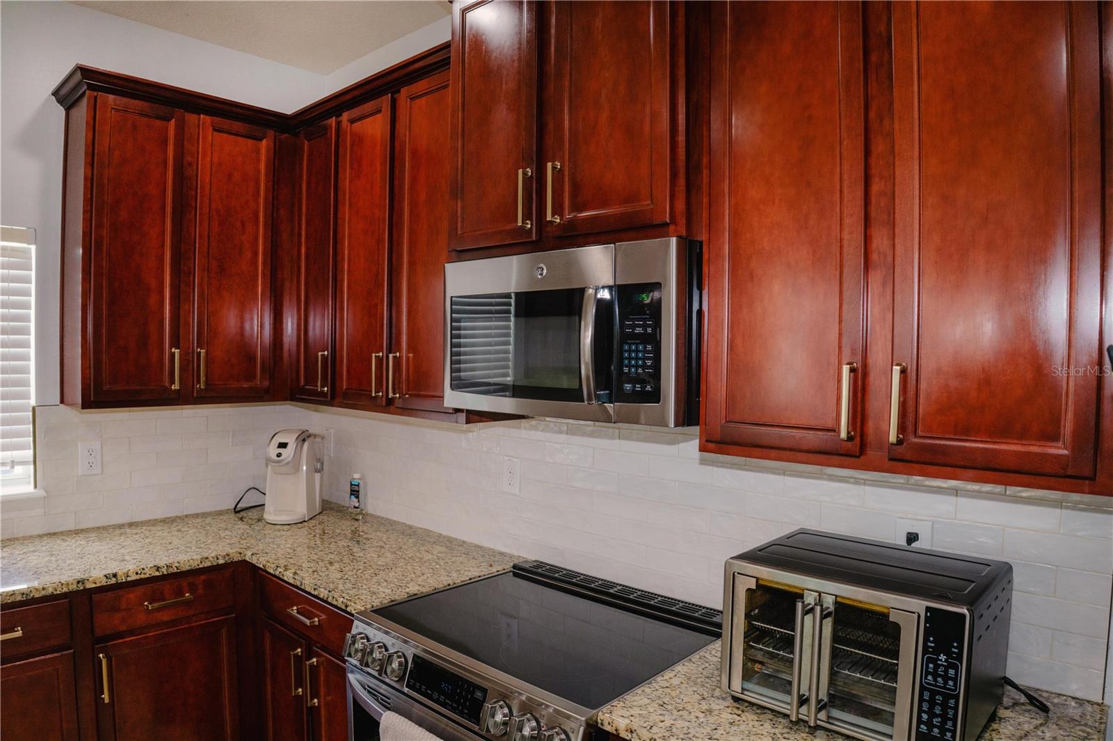 Listing photo id 13 for 12236 Fairlawn Drive