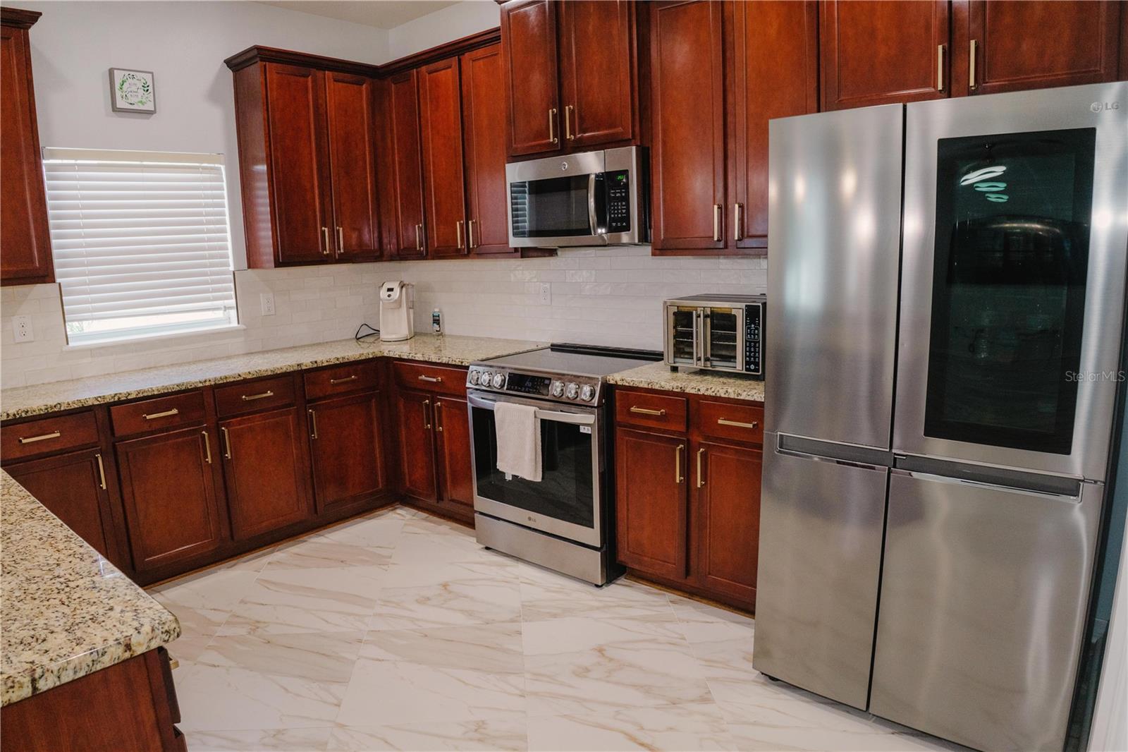 Listing photo id 14 for 12236 Fairlawn Drive