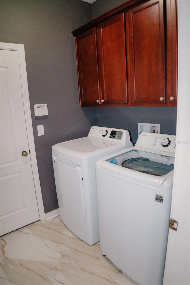 Listing photo id 17 for 12236 Fairlawn Drive