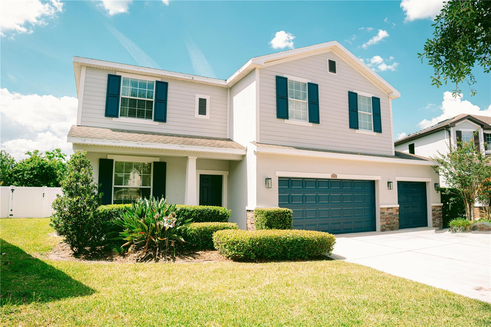 Listing photo id 0 for 12236 Fairlawn Drive