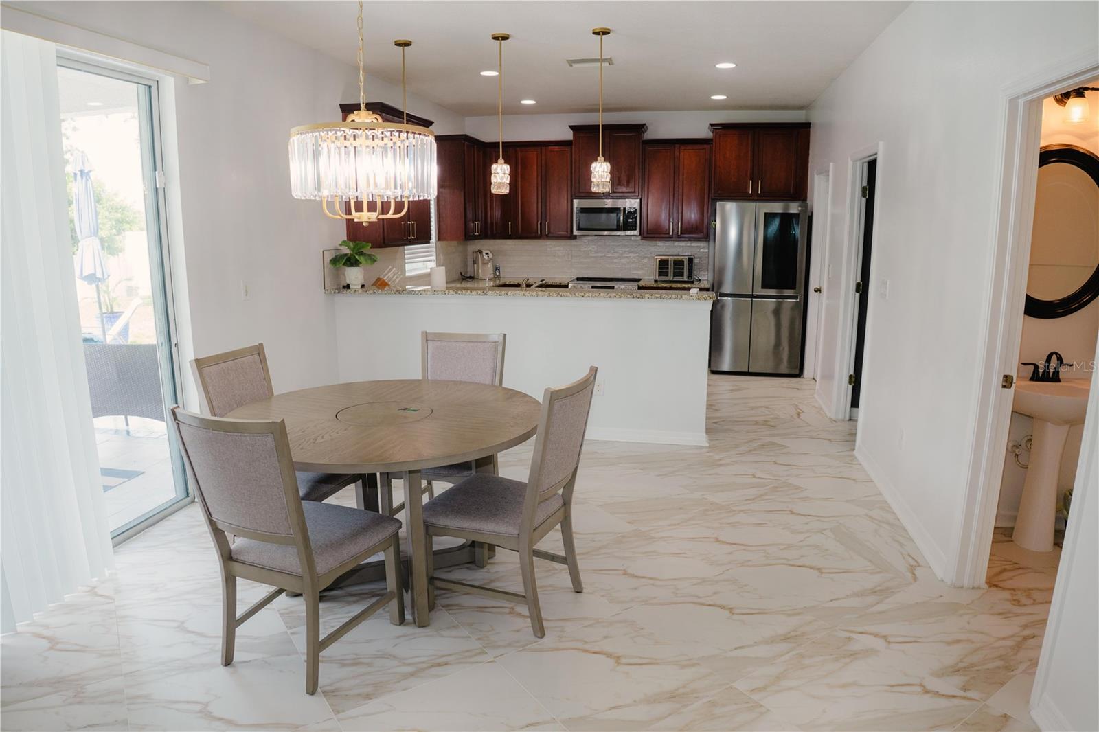 Listing photo id 18 for 12236 Fairlawn Drive