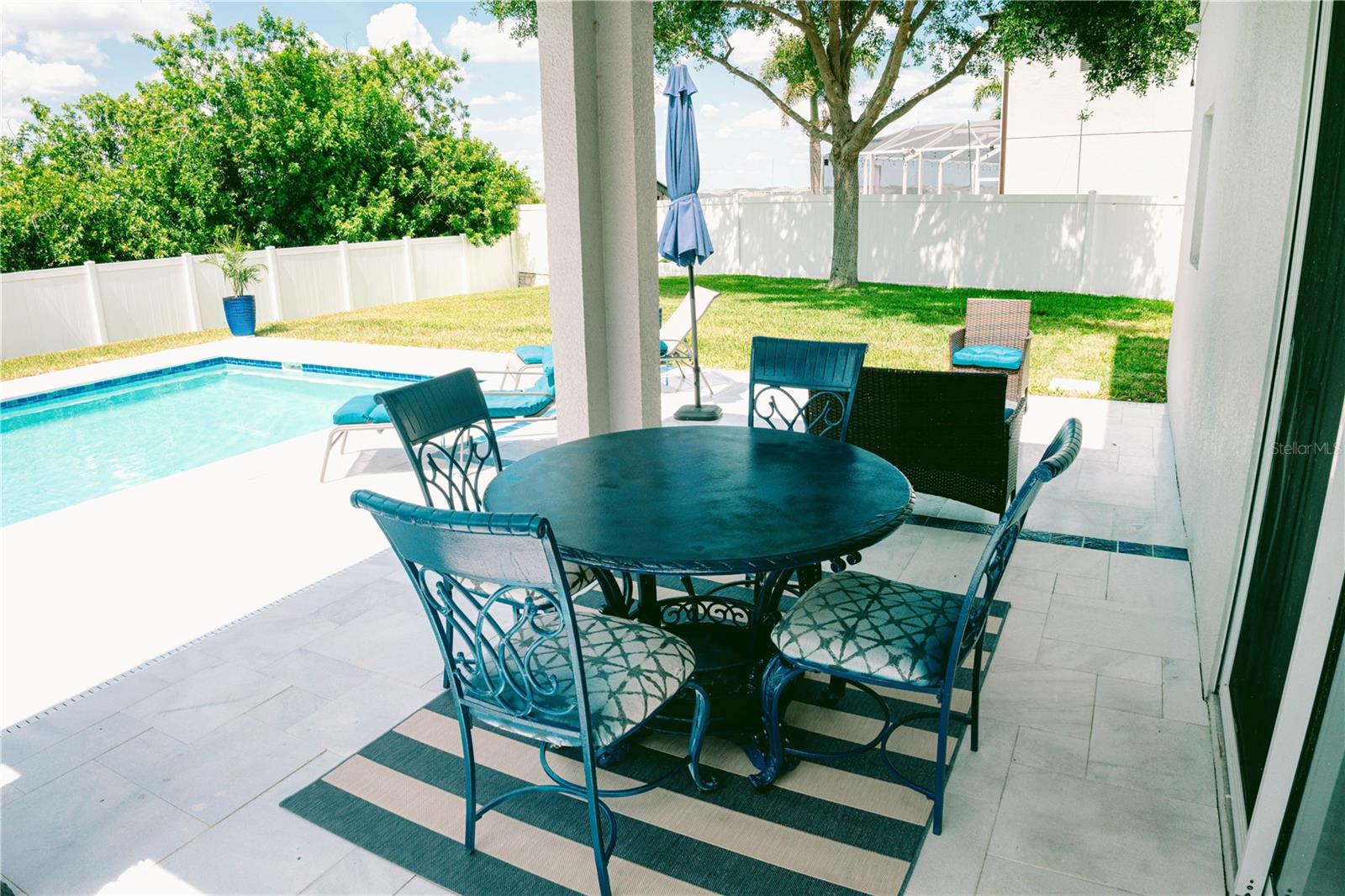 Listing photo id 19 for 12236 Fairlawn Drive