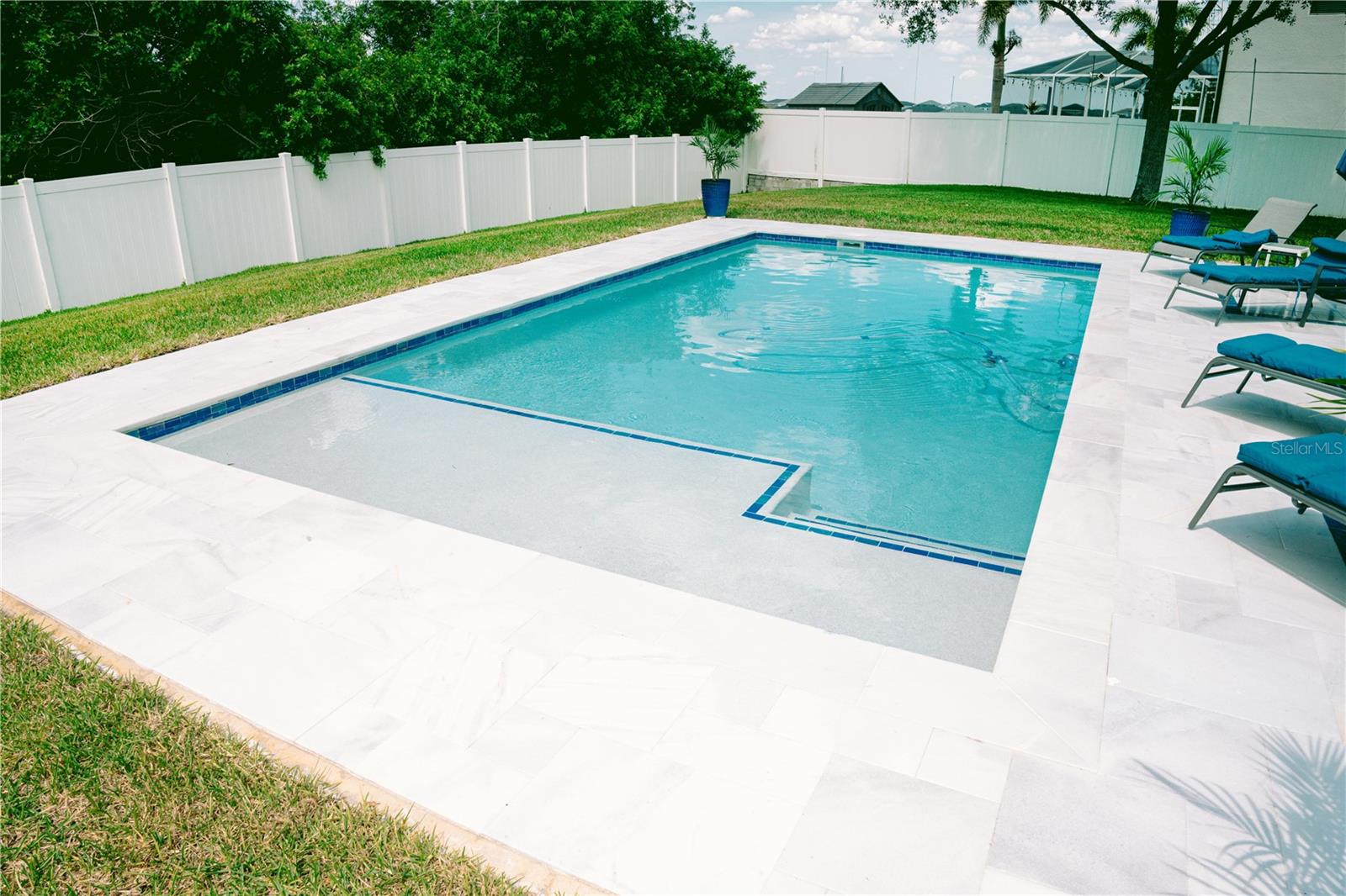 Listing photo id 20 for 12236 Fairlawn Drive