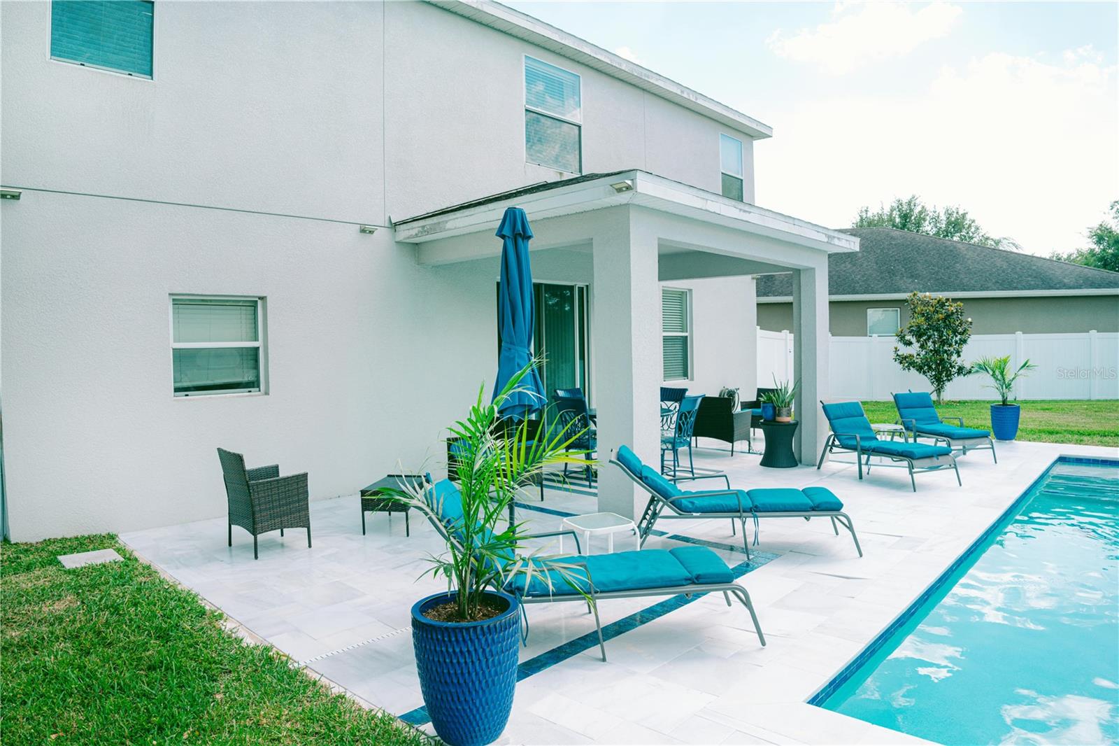 Listing photo id 21 for 12236 Fairlawn Drive