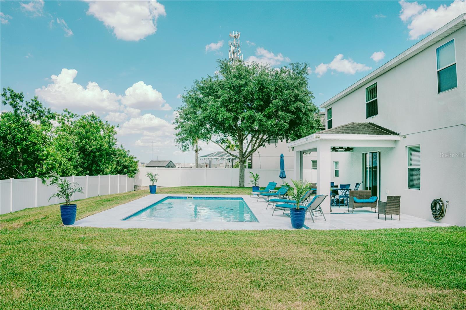 Listing photo id 22 for 12236 Fairlawn Drive