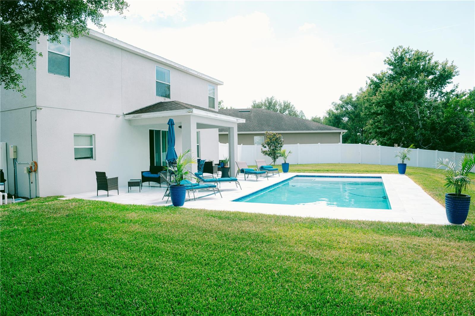 Listing photo id 23 for 12236 Fairlawn Drive