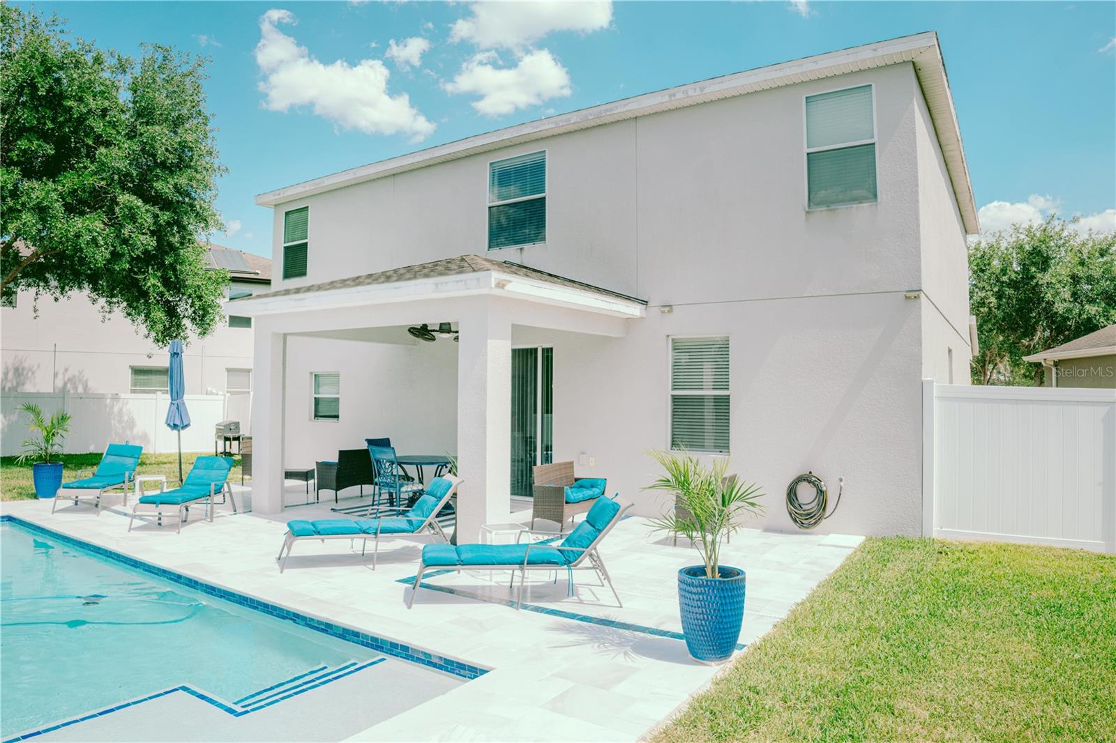 Listing photo id 25 for 12236 Fairlawn Drive