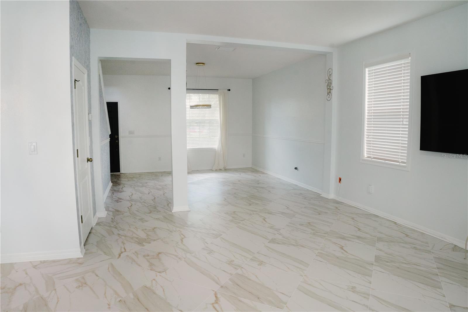 Listing photo id 26 for 12236 Fairlawn Drive