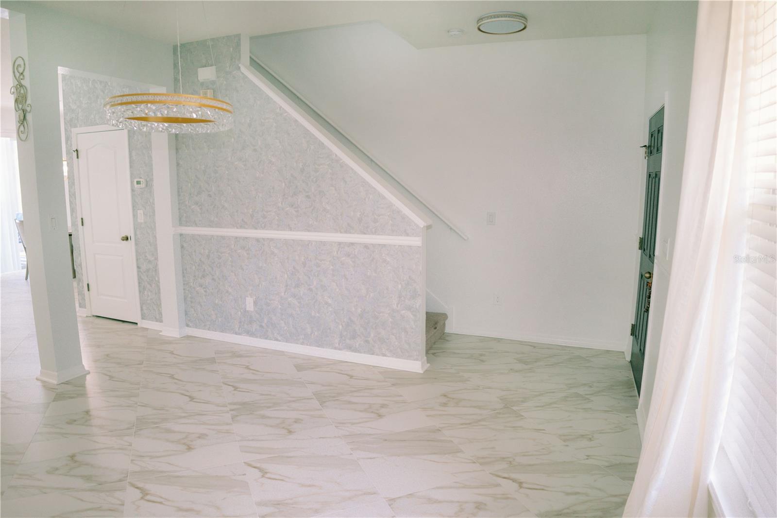 Listing photo id 27 for 12236 Fairlawn Drive