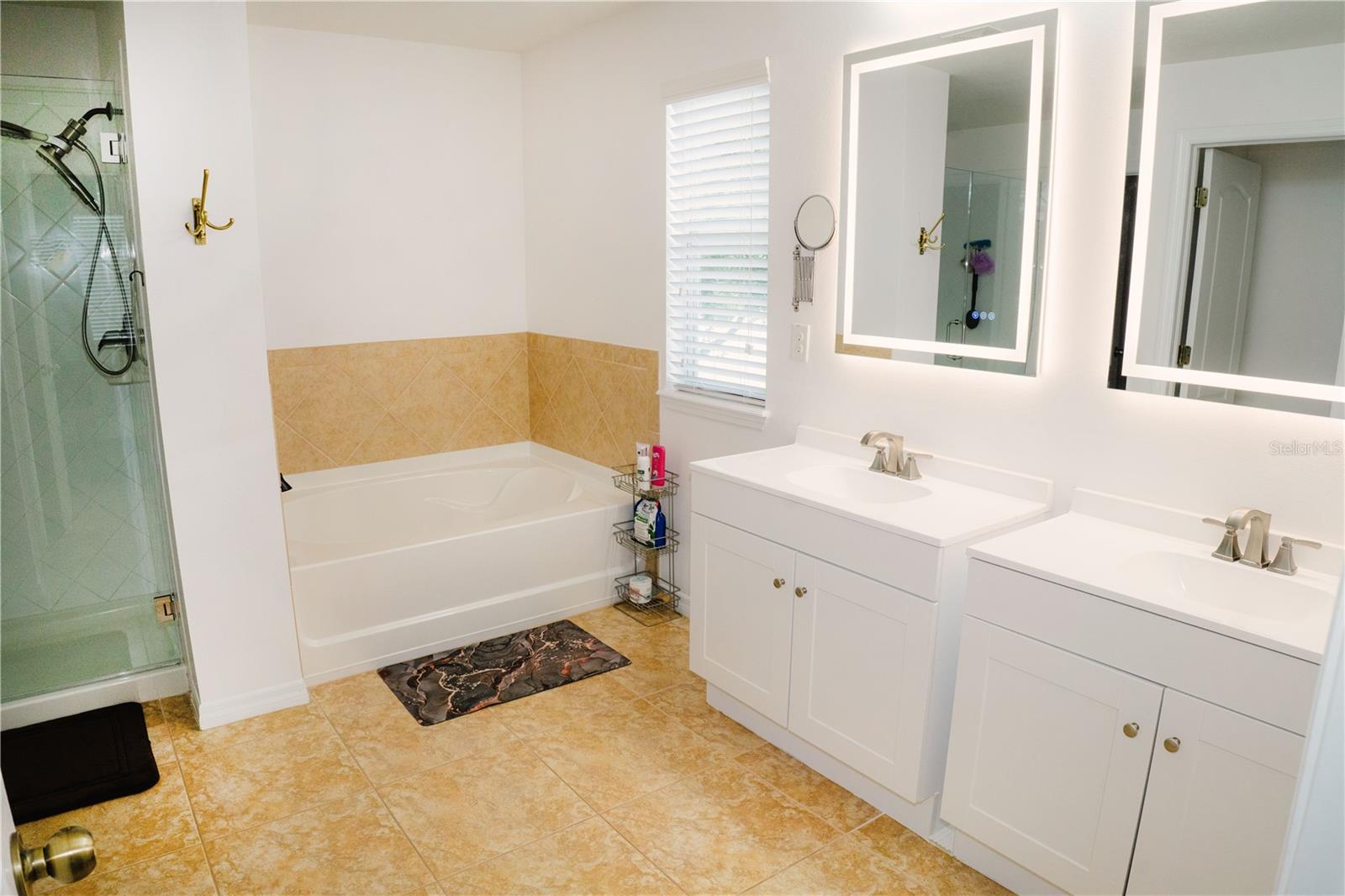 Listing photo id 33 for 12236 Fairlawn Drive