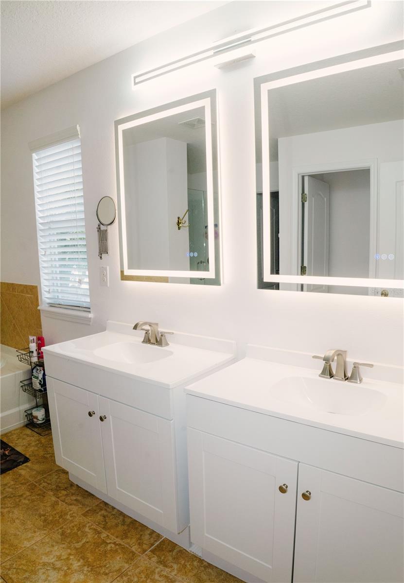 Listing photo id 34 for 12236 Fairlawn Drive