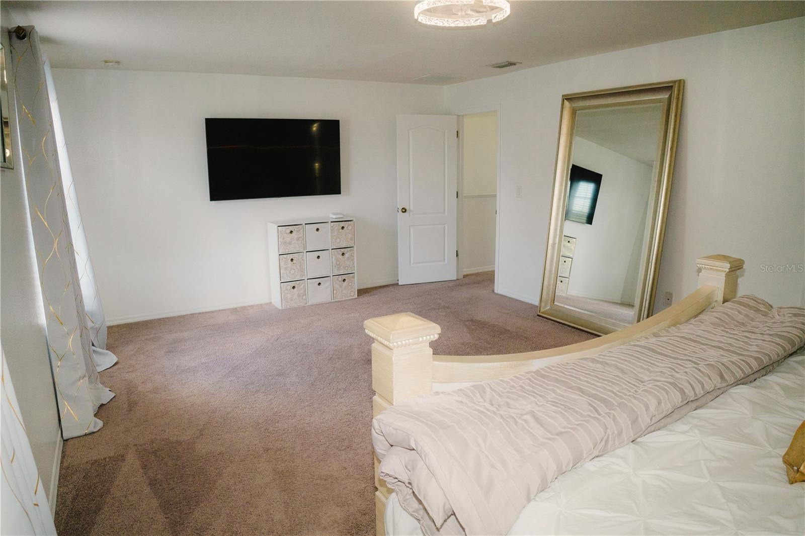 Listing photo id 35 for 12236 Fairlawn Drive