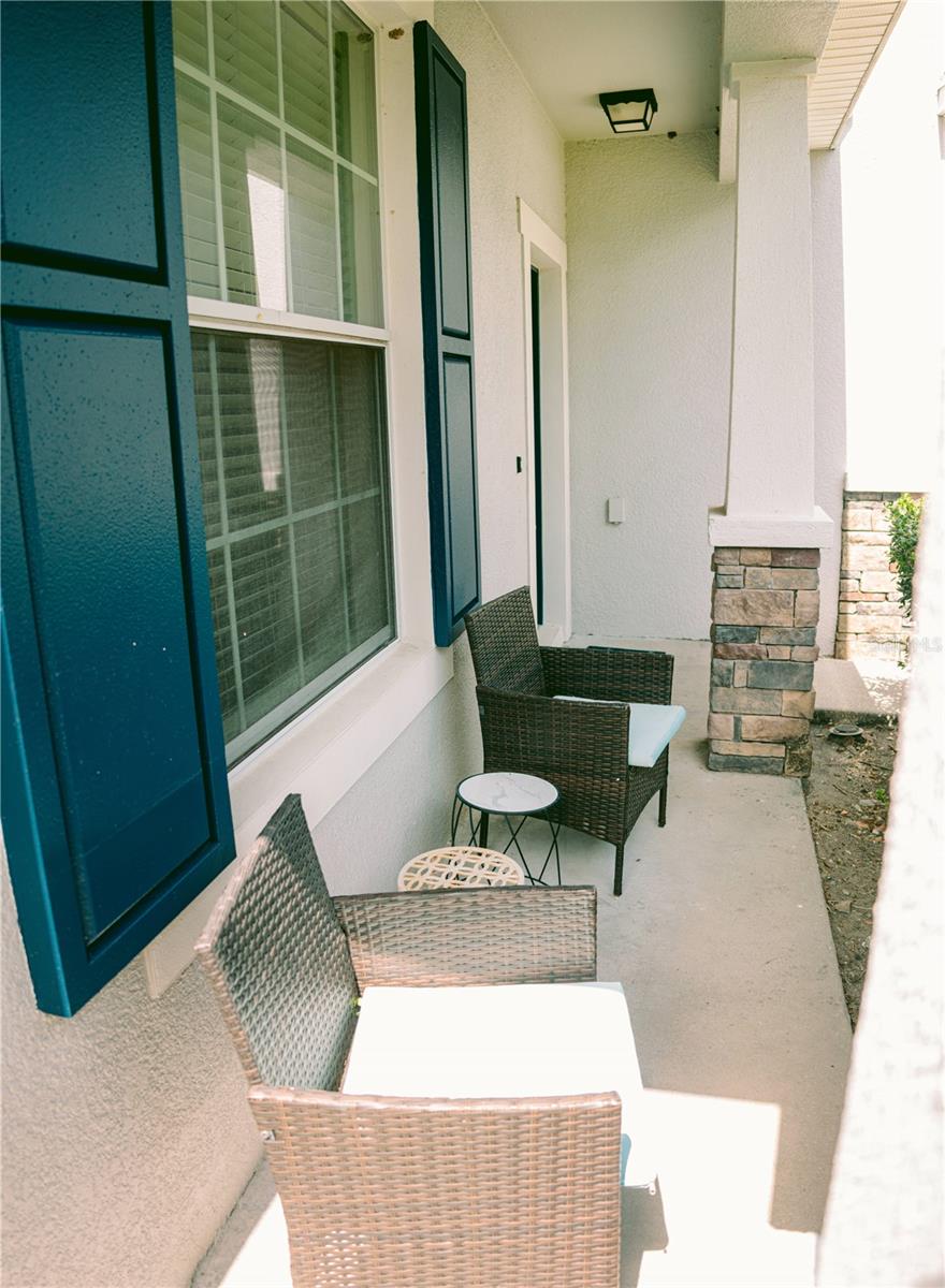 Listing photo id 2 for 12236 Fairlawn Drive