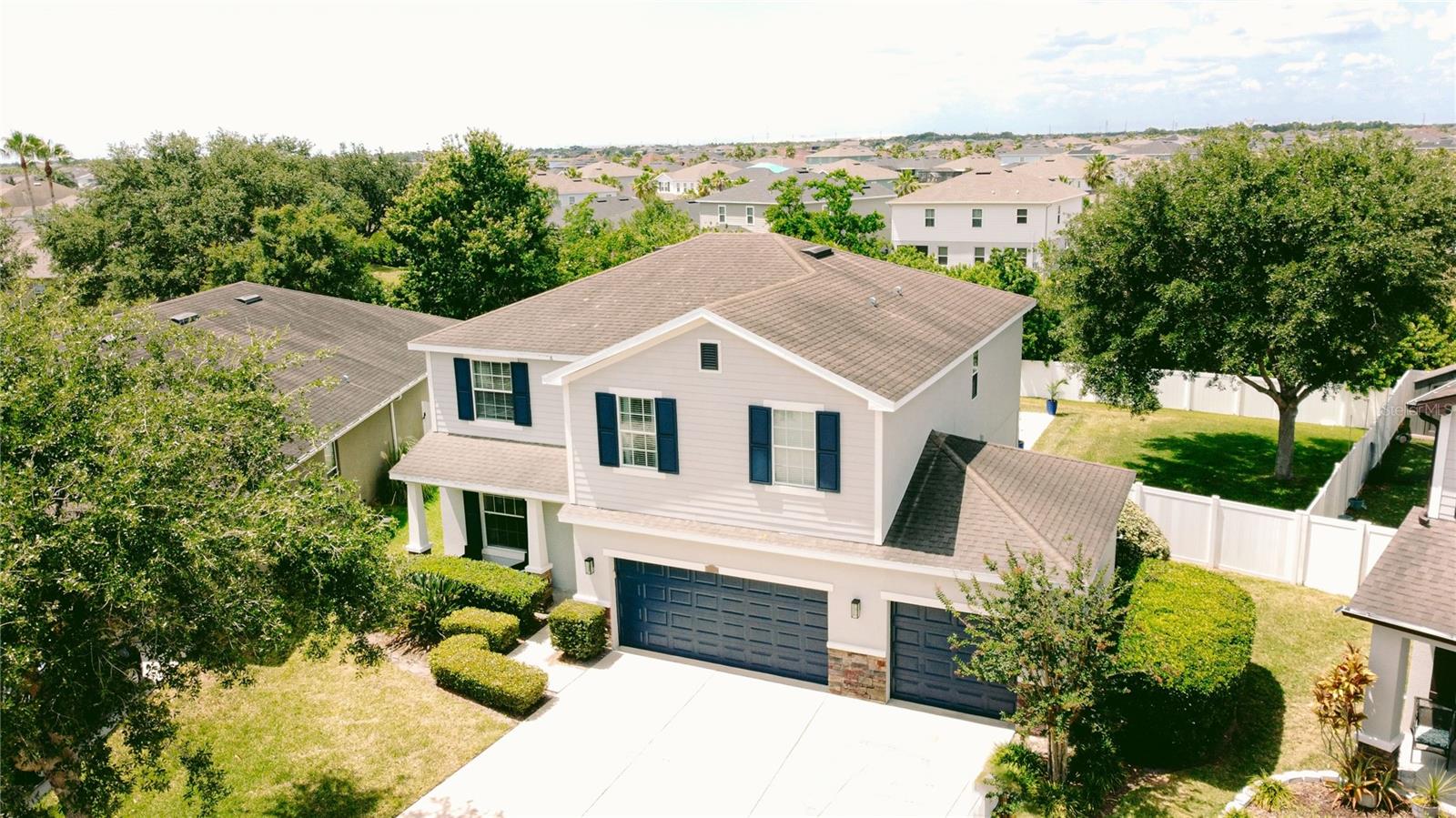 Listing photo id 44 for 12236 Fairlawn Drive