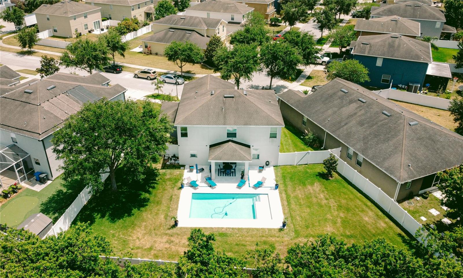 Listing photo id 46 for 12236 Fairlawn Drive