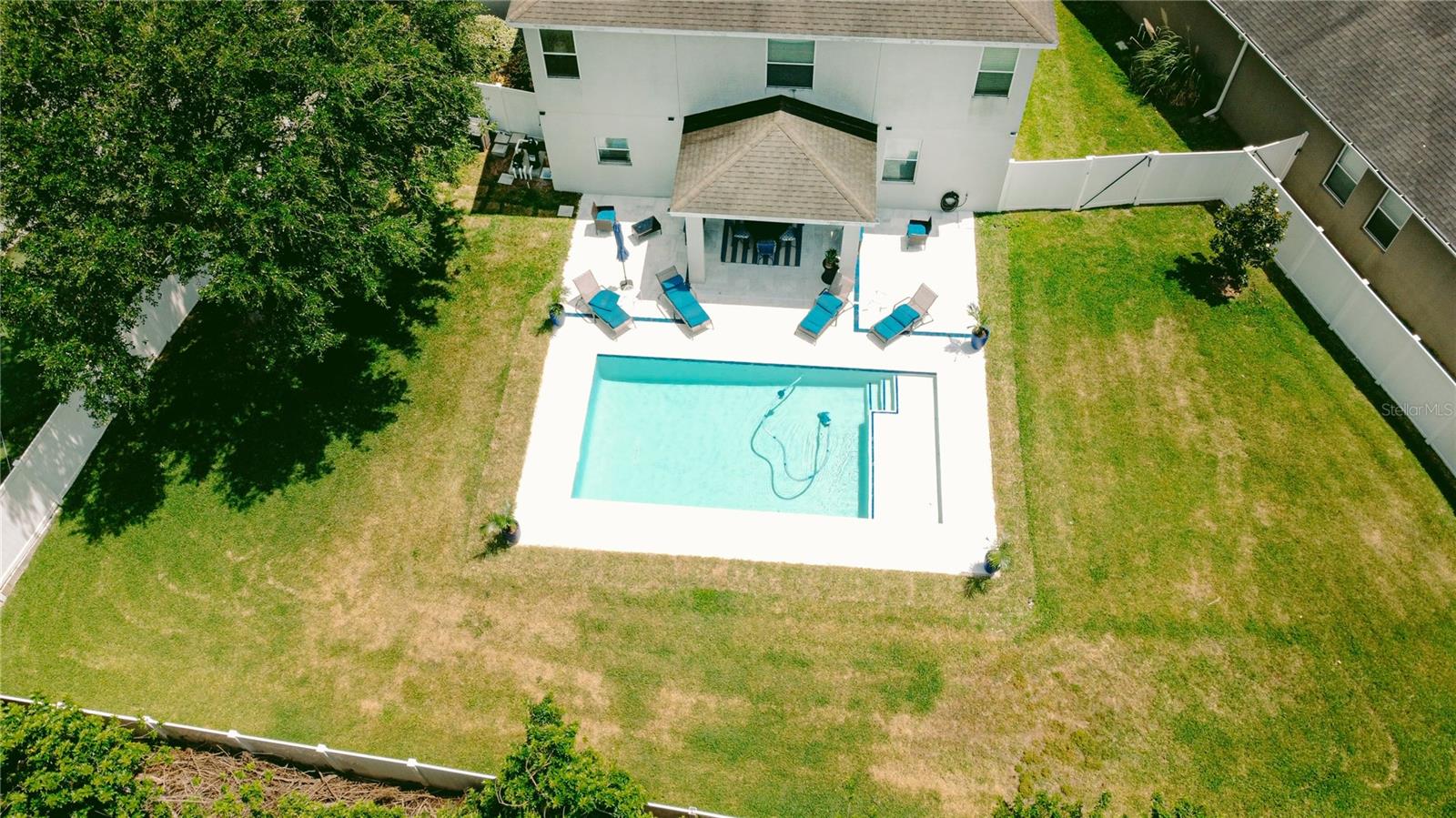 Listing photo id 47 for 12236 Fairlawn Drive