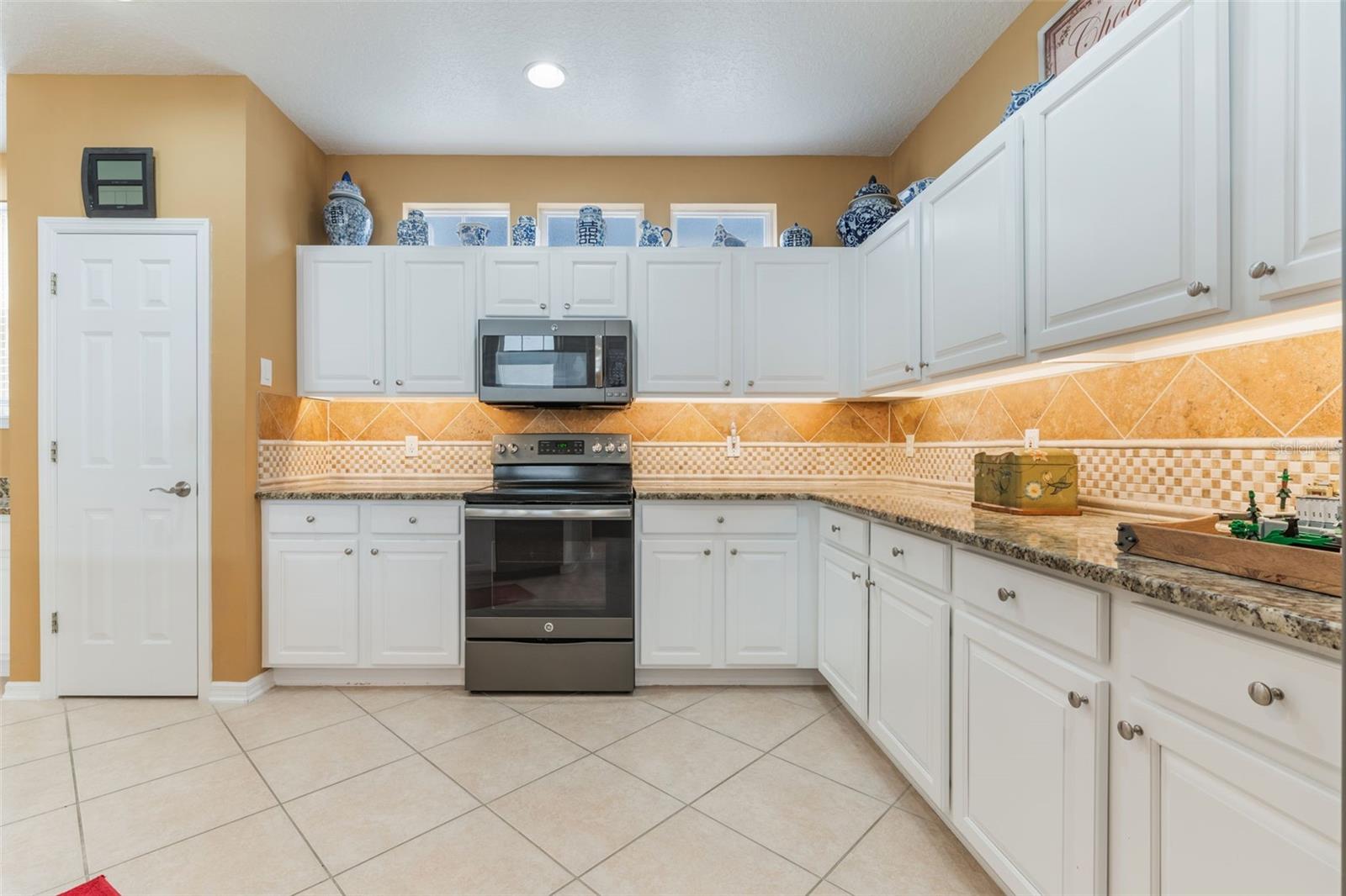 Image 14 of 38 For 206 Norfolk Place