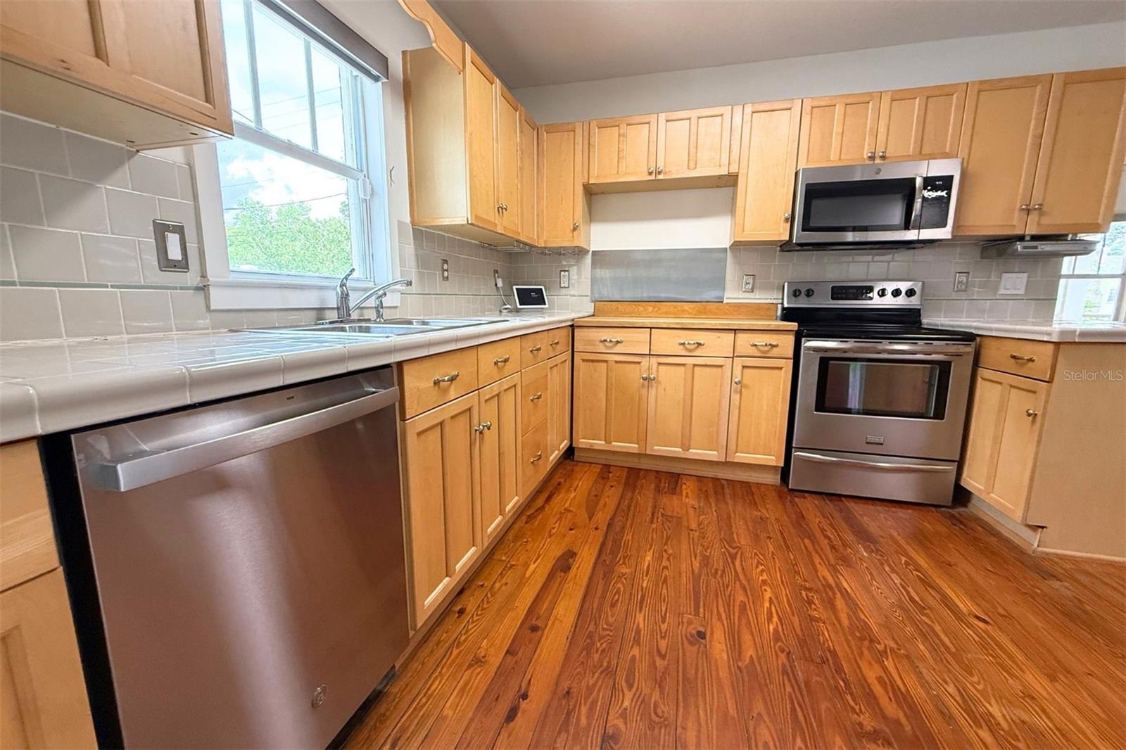 Image 6 of 20 For 2810 Elizabeth Avenue