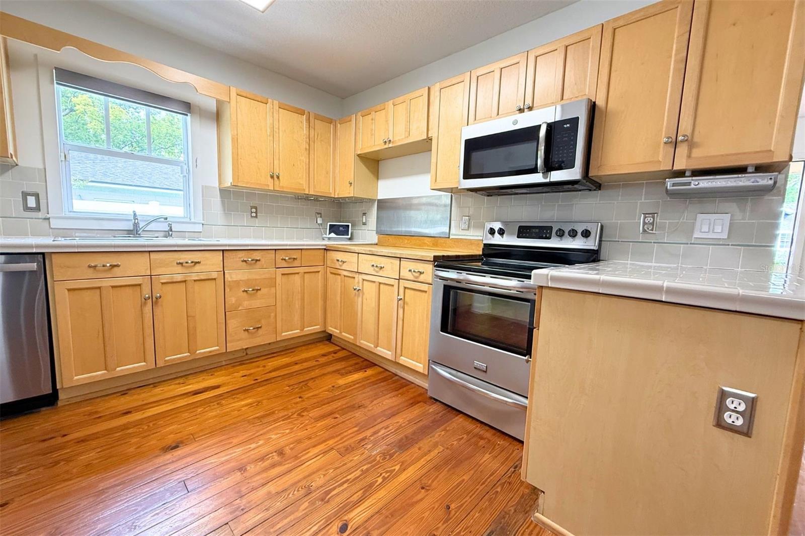 Image 7 of 20 For 2810 Elizabeth Avenue