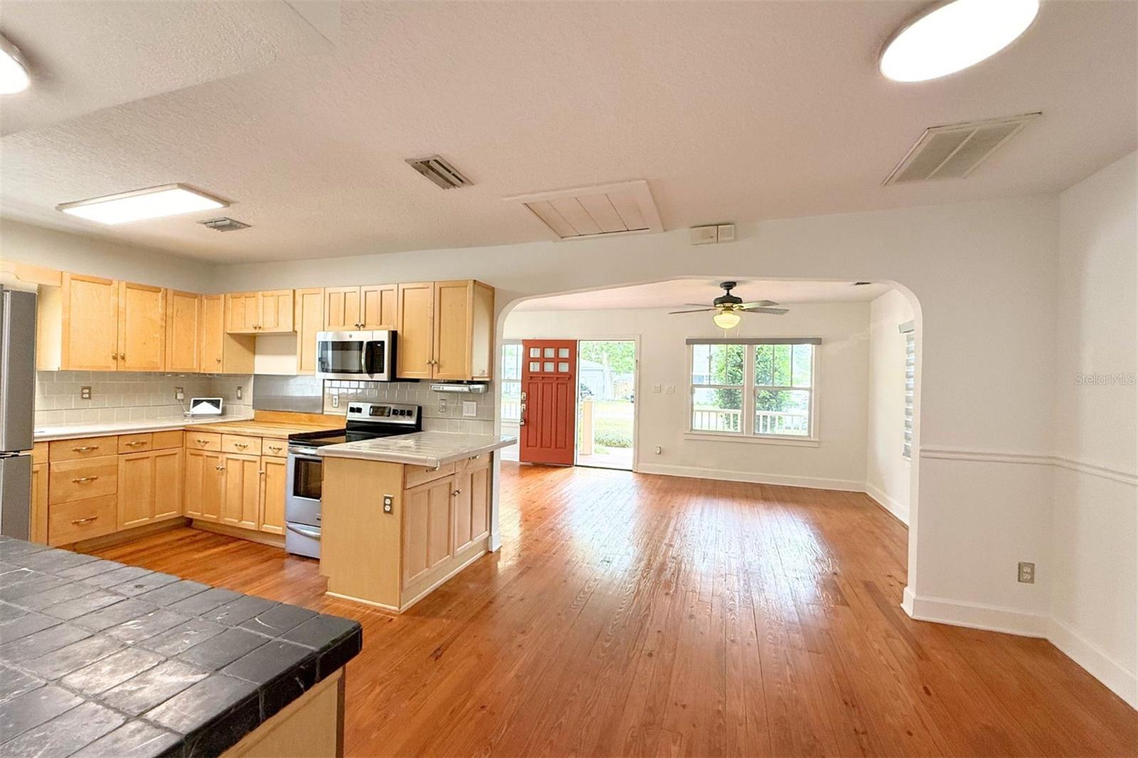 Image 9 of 20 For 2810 Elizabeth Avenue