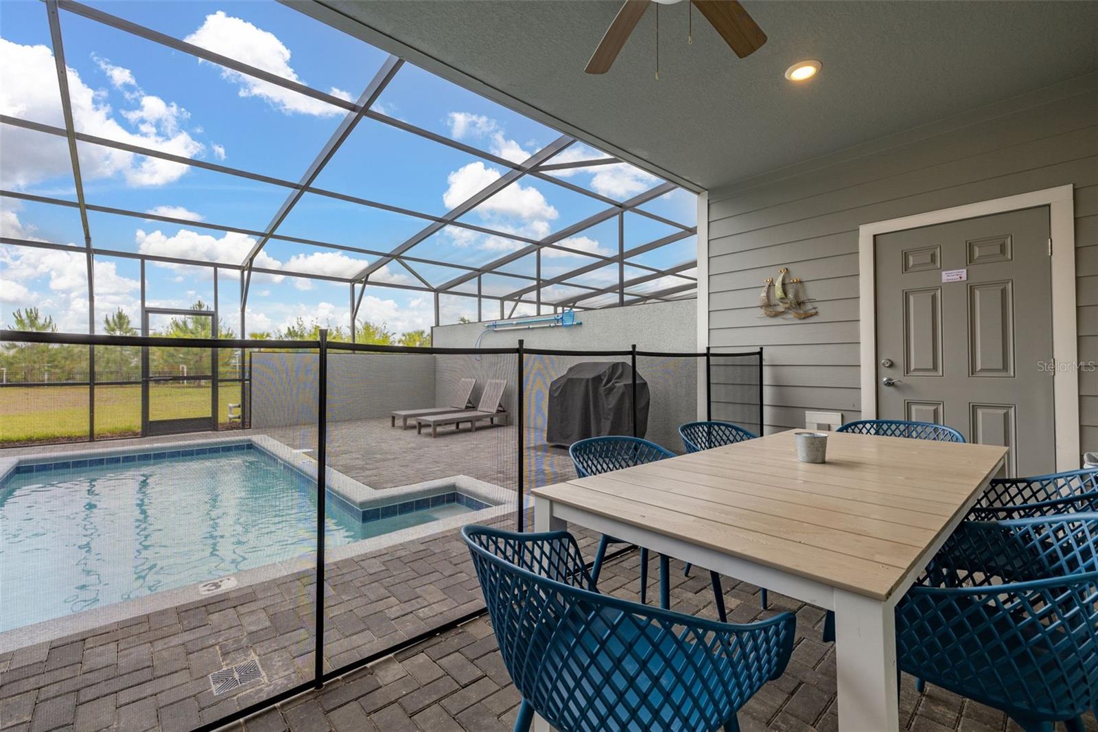 Image 3 of 94 For 971 Paradise Drive