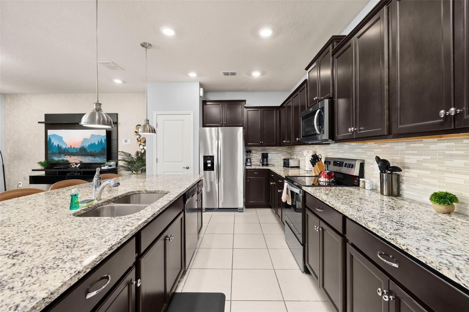 Image 4 of 94 For 971 Paradise Drive