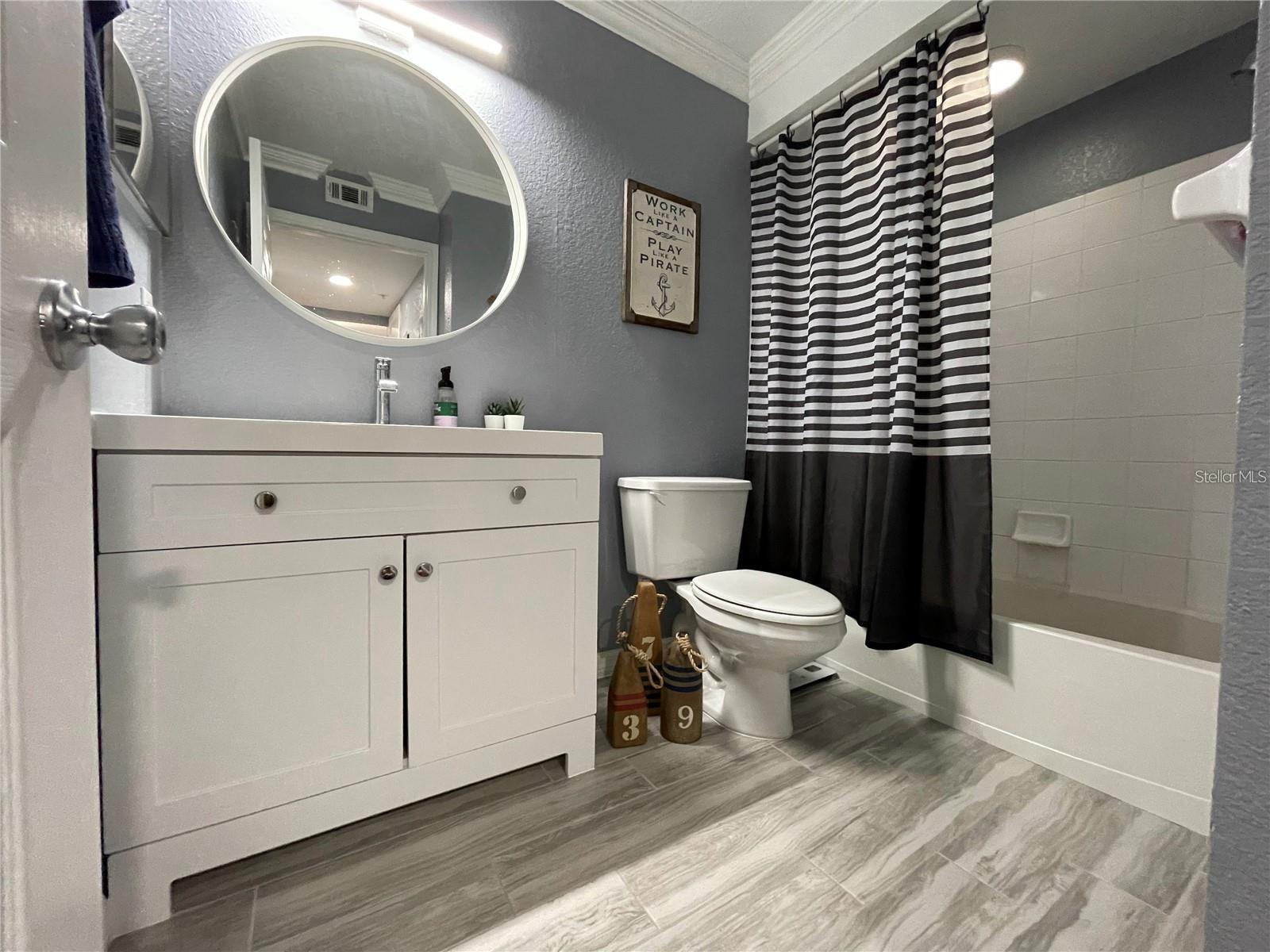 Image 11 of 25 For 13905 Fairway Island Drive 1035