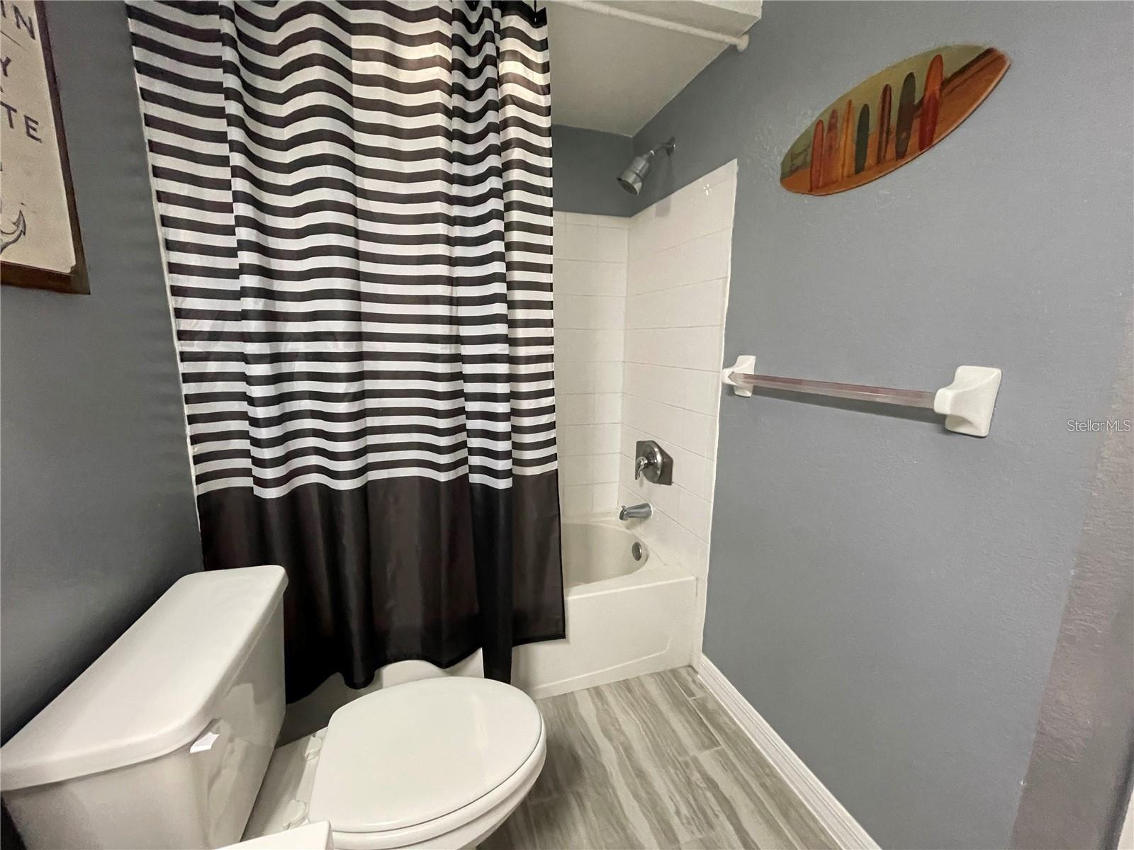Image 12 of 25 For 13905 Fairway Island Drive 1035