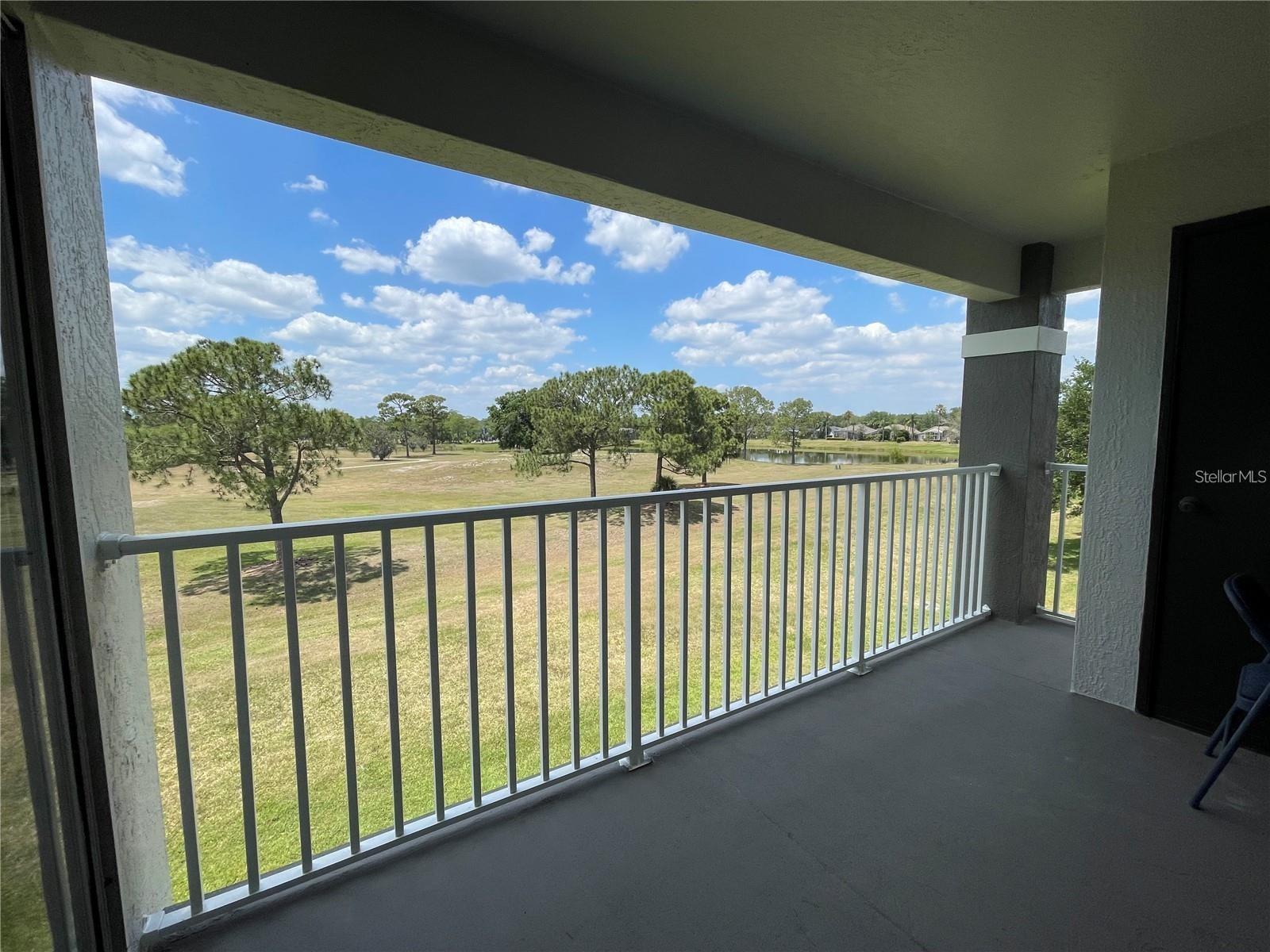 Image 15 of 25 For 13905 Fairway Island Drive 1035