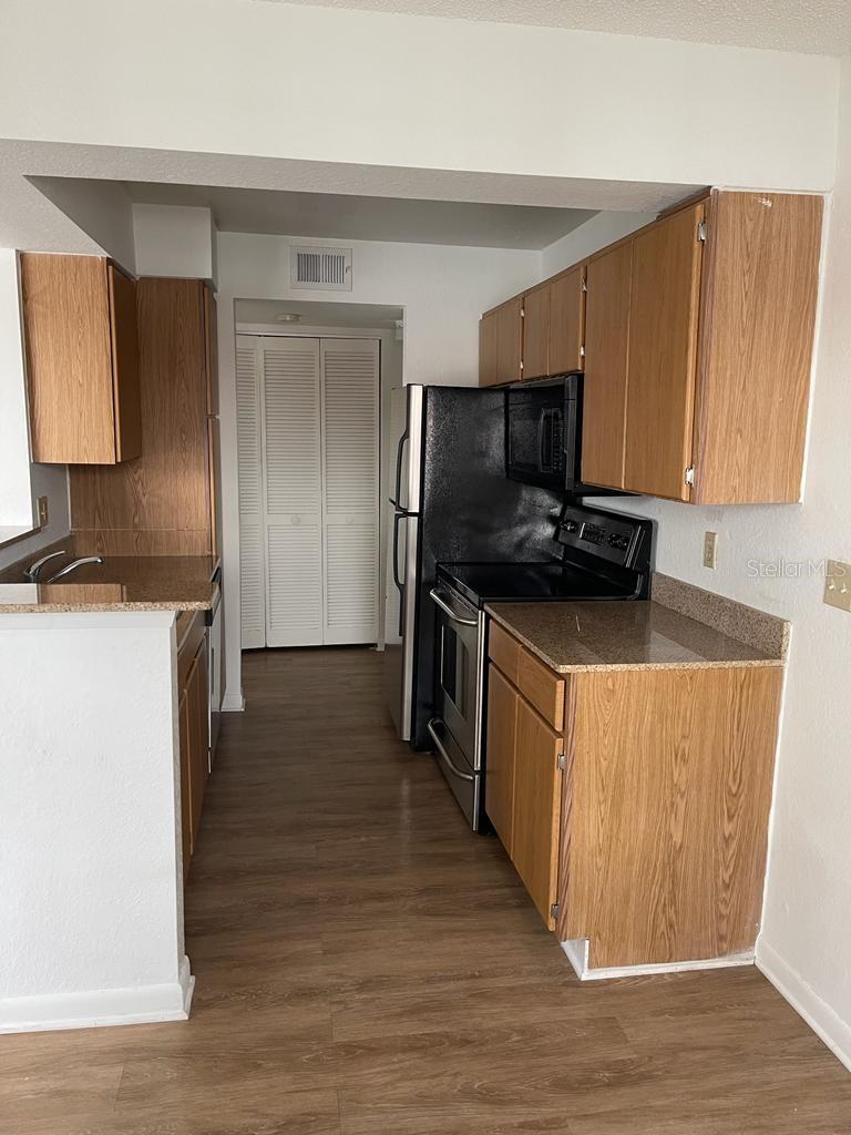 Image 2 of 21 For 11574 Westwood Boulevard 1133
