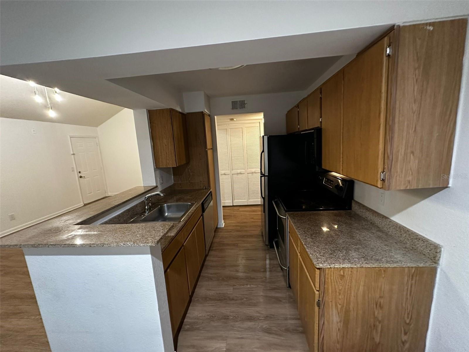 Image 6 of 21 For 11574 Westwood Boulevard 1133