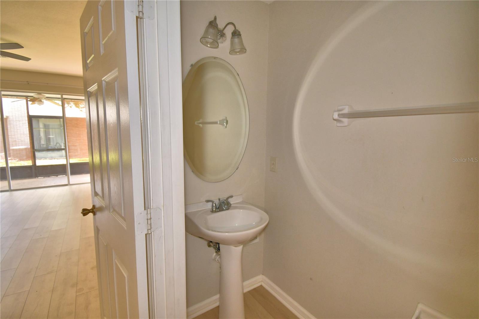 Image 8 of 51 For 3151 Sinclair Street 104