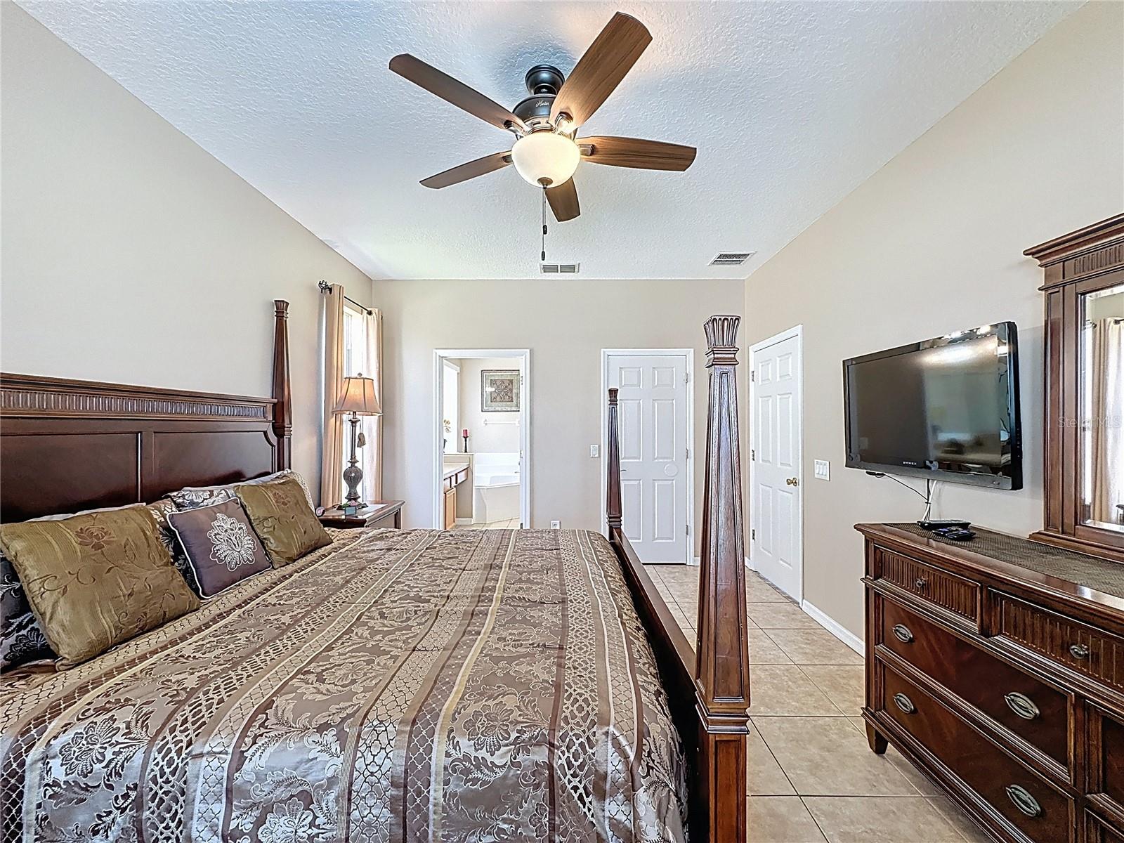 Image 37 of 95 For 219 Rosso Drive