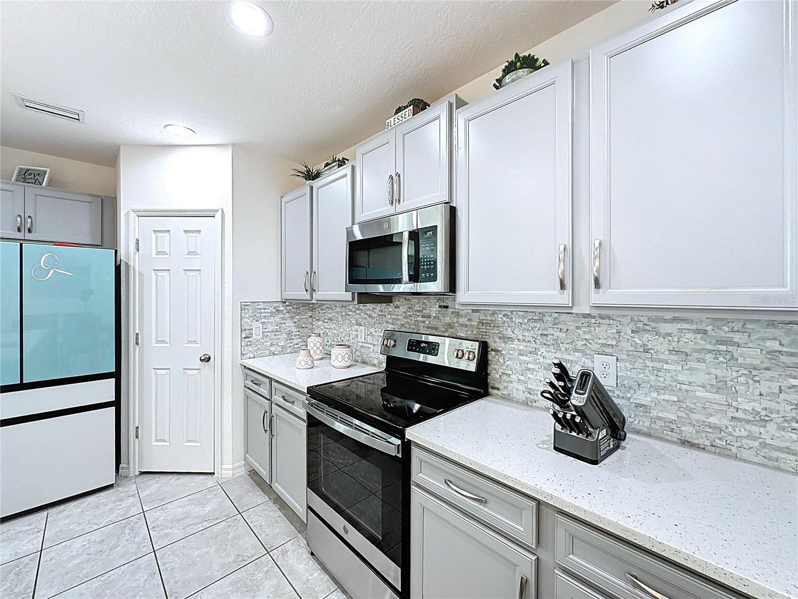 Image 17 of 95 For 1181 Lone Palm Way
