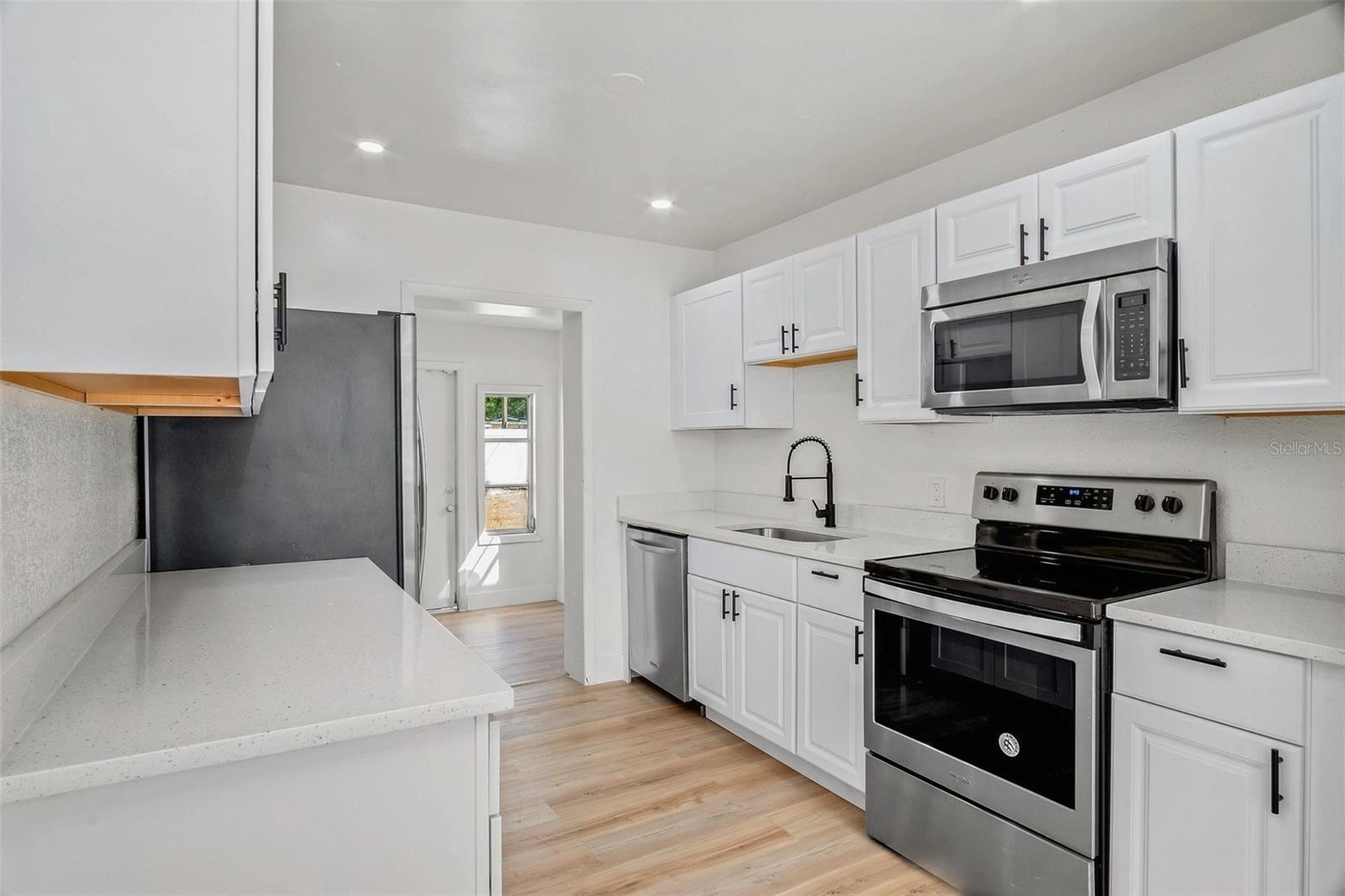 Image 10 of 28 For 4420 Lake Lawne Avenue