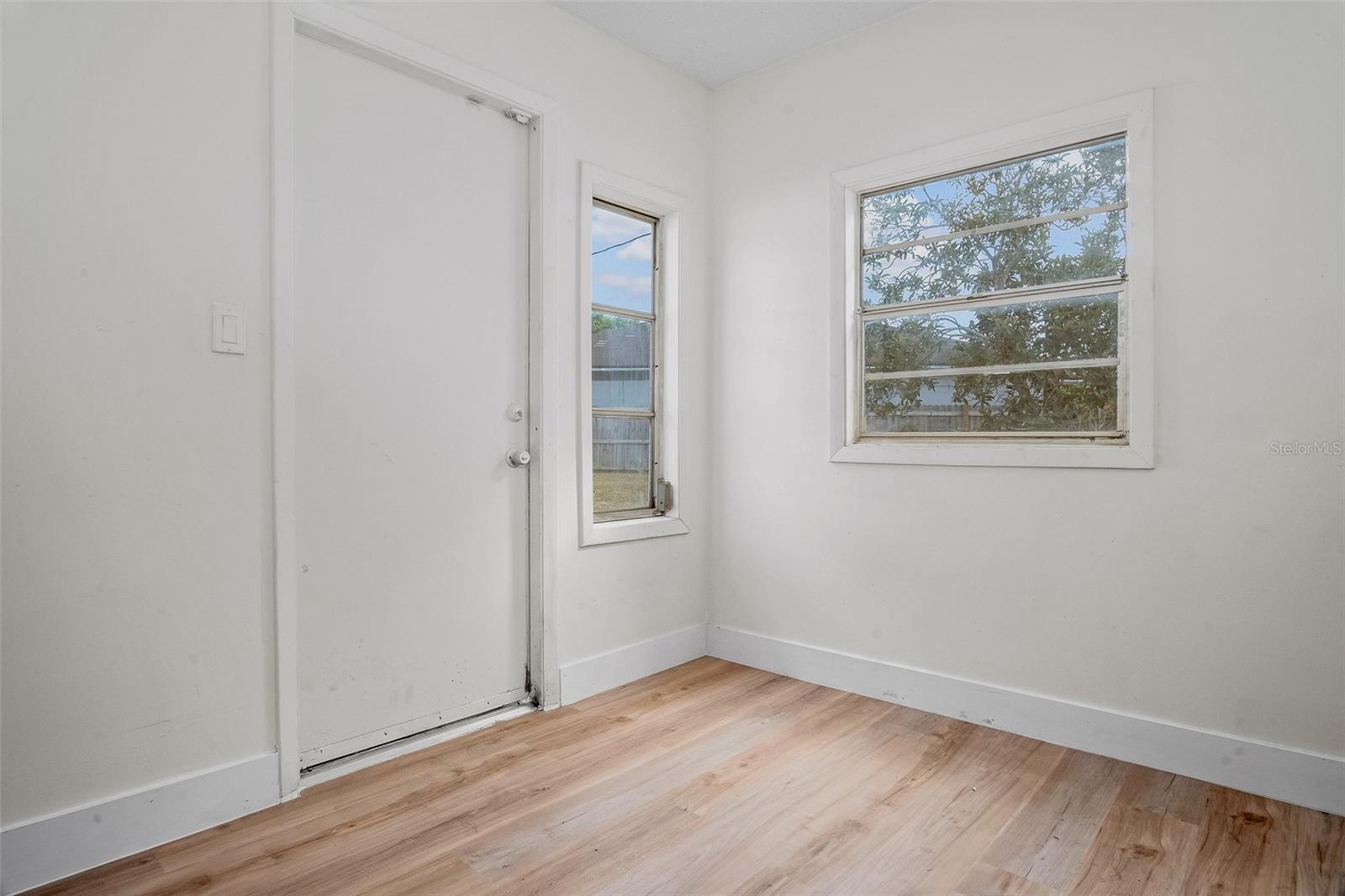 Image 22 of 28 For 4420 Lake Lawne Avenue